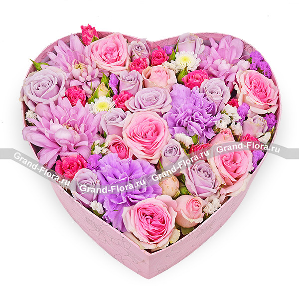 Любовное письмо – коробка с хризантемами и кустовыми розами